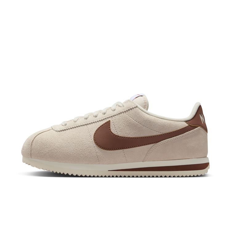 NIKE HO25 NIKE WMNS CORTEZ ライトオールウッド ブラウン/ファウナ