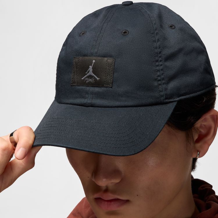 JORDAN BRAND HO25 J CLUB CAP US CB FLT PATCH ブラック/アイアングレー FD5181-014