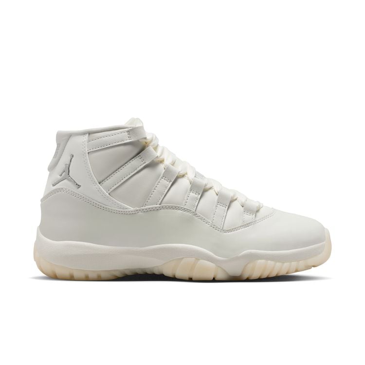 JORDAN BRAND HO25 11/15 WMNS AIR JORDAN 11 RETRO セイル/パールグレー-ホワイト-メタリックシルバー AR0715-110