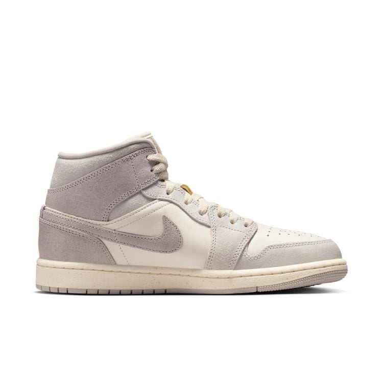 JORDAN BRAND SP26 WMNS AIR JORDAN 1 MID SE ライトアイアンオール゛/エニグマストーン-ペイルアイボリー IB7010-001