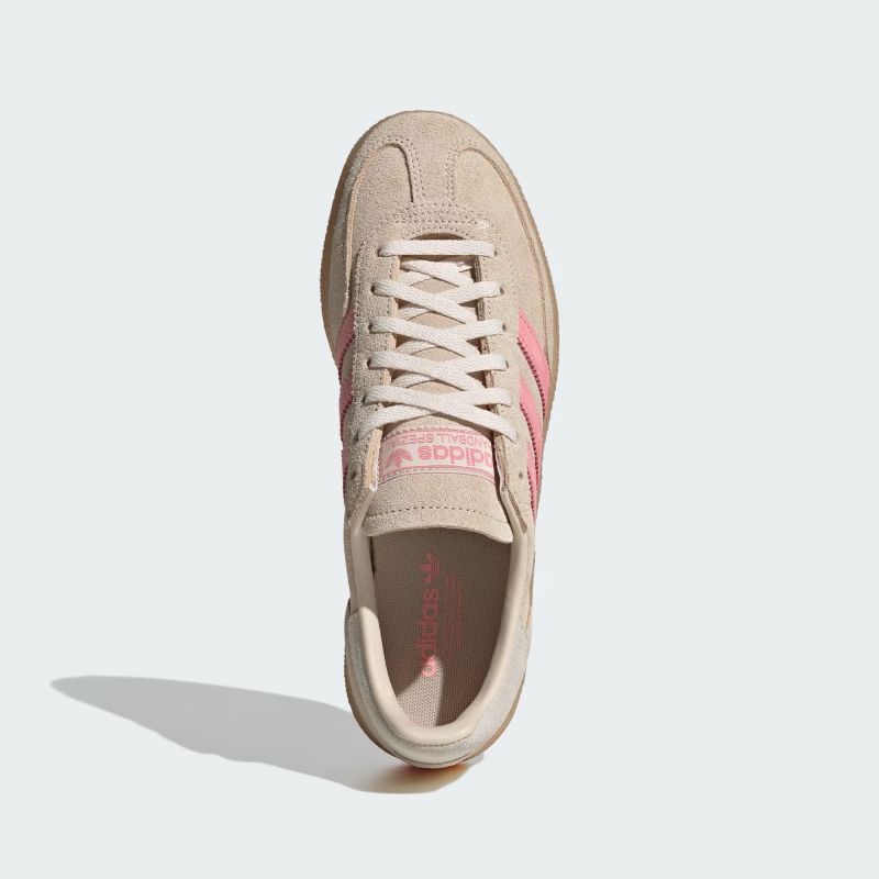 adidas 26Q1 HANDBALL SPEZIAL W クリスタルリネン/ピンクスパーク/ワンダーホワイト IH1501