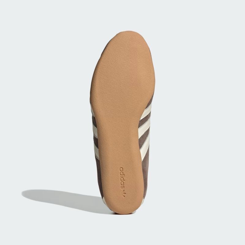 adidas 26Q1 adidas TOKYO W アースストレータ/オフホワイト/ガム KI3584