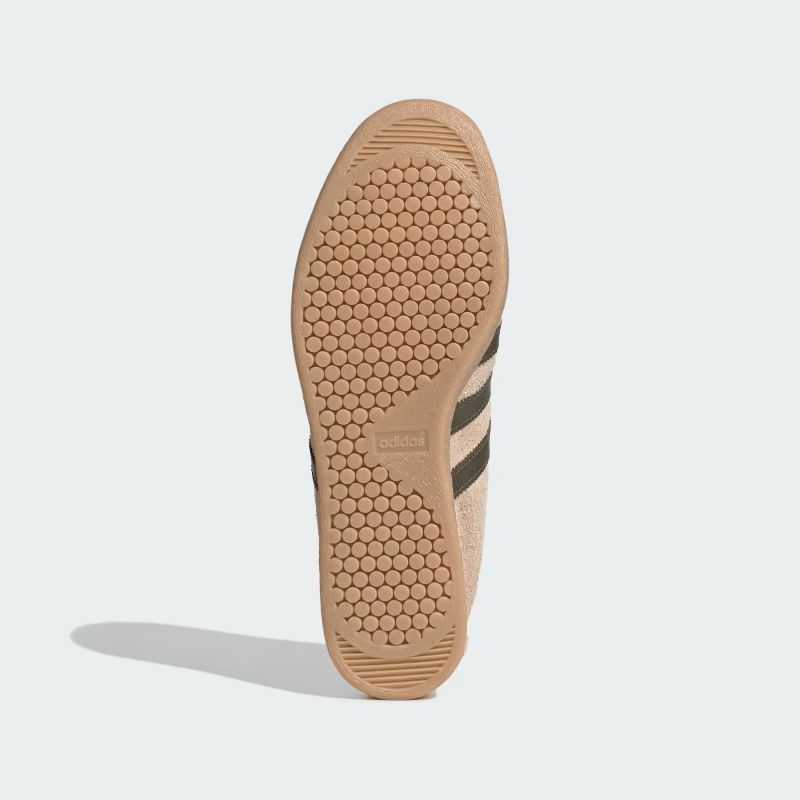 adidas 26Q1 adidas TOBACCO マジックベージュ/オリーブストラータ/ガム IH9083