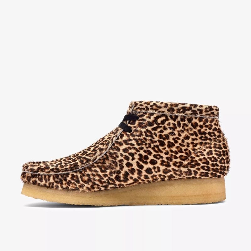 Clarks SS26 W Wallabee Boot. Leopard Print 26185623