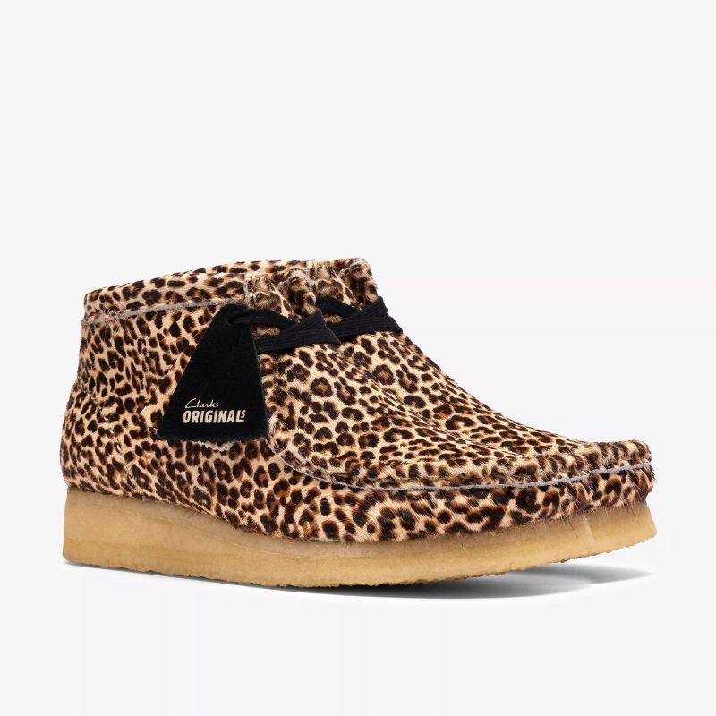 Clarks SS26 W Wallabee Boot. Leopard Print 26185623