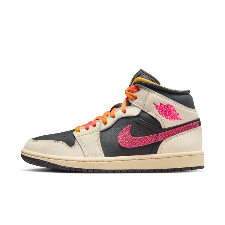 JORDAN BRAND SP26 WMNS AIR JORDAN 1 MID SE EDG ペールアイボリー/レーサーピンク-ブラック-モスリン IB7007-107