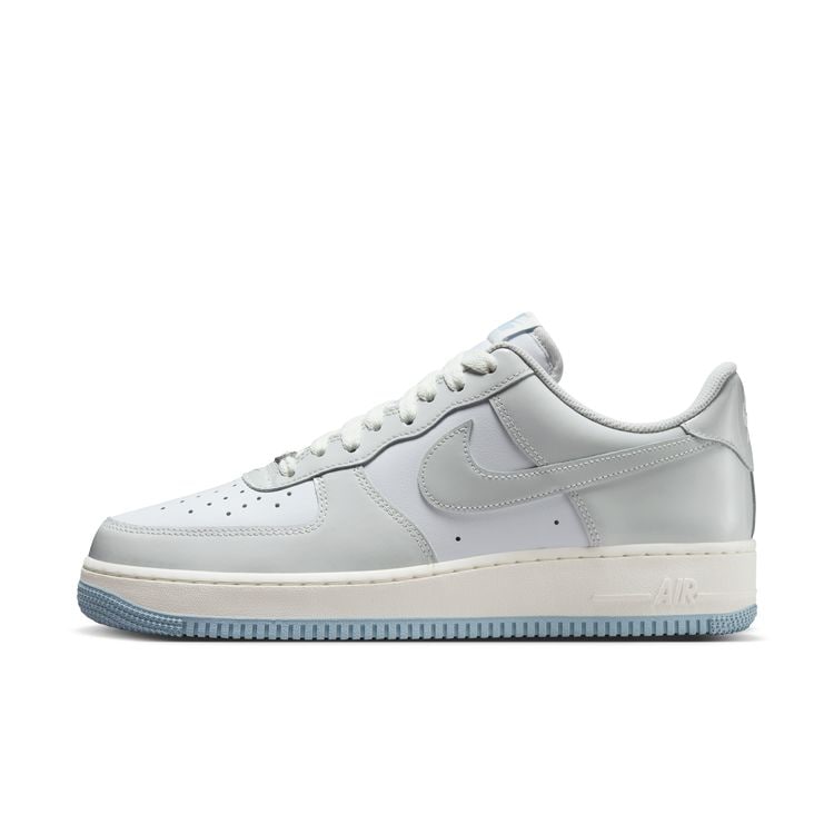 NIKE SU26 NIKE AIR FORCE 1 '07 ホワイト/フォトンダスト-セイル-ライトアーモリーブルー IH4461-100