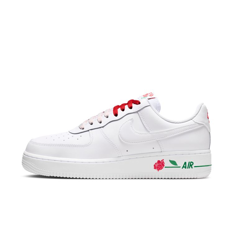NIKE SU26 NIKE WMNS AIR FORCE 1 '07 SE ホワイト/ホワイト-スポーツレッド-パイングリーン IF0498-100