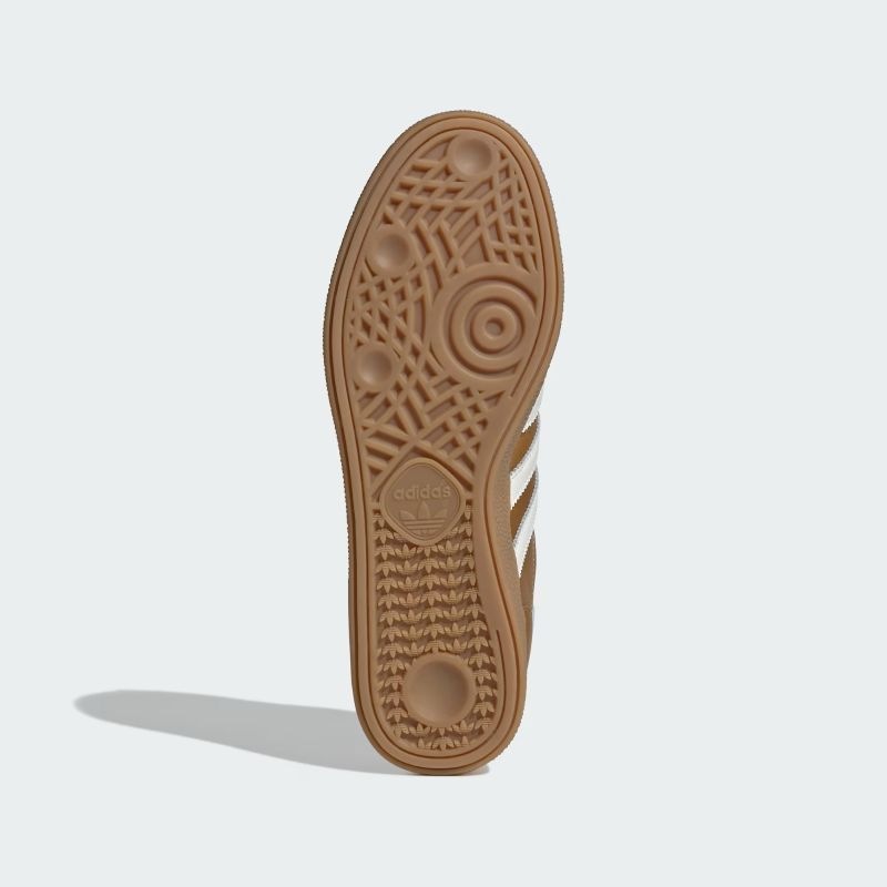 adidas 26Q2 adidas HANDBALL SPEZIAL プリラブドブロンズ/コアホワイト/ガム KI8580