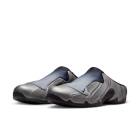 NIKE SU26 NIKE CLOGPOSITE メタリックダークグレー/ブラック-メタリックシルバー IR5919-044