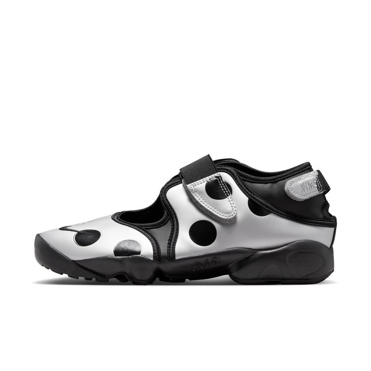 NIKE SU26 NIKE WMNS AIR RIFT ブラック/ブラックメタリックシルバー IR1226-001