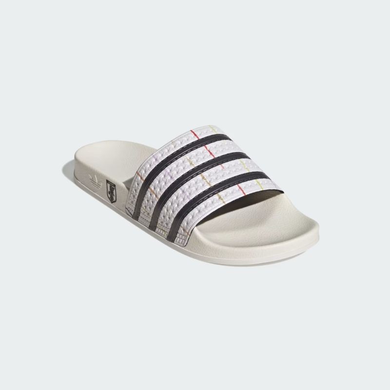 adidas 26Q3 adidas TREFOIL SLIDE JFA オフホワイト/コアブラック/オフホワイト KZ9400