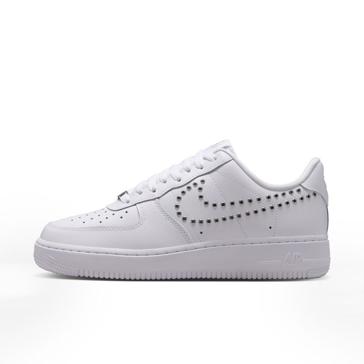 NIKE FA26 NIKE AIR FORCE 1 '07 LV8 ホワイト/メタリックシルバー