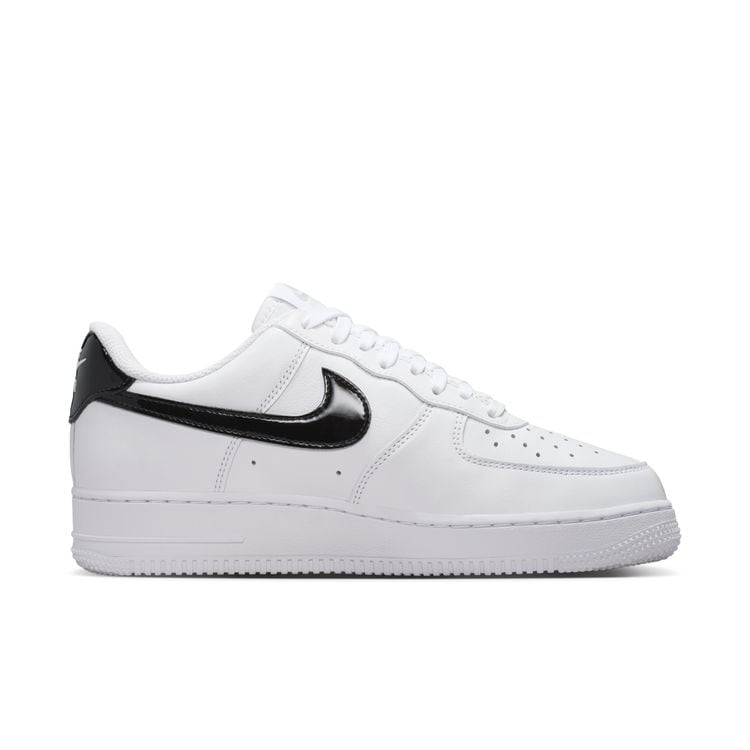 NIKE FA26 NIKE WMNS AIR FORCE 1 '07 SE ホワイト/ブラック-メタリックシルバー IV5102-101