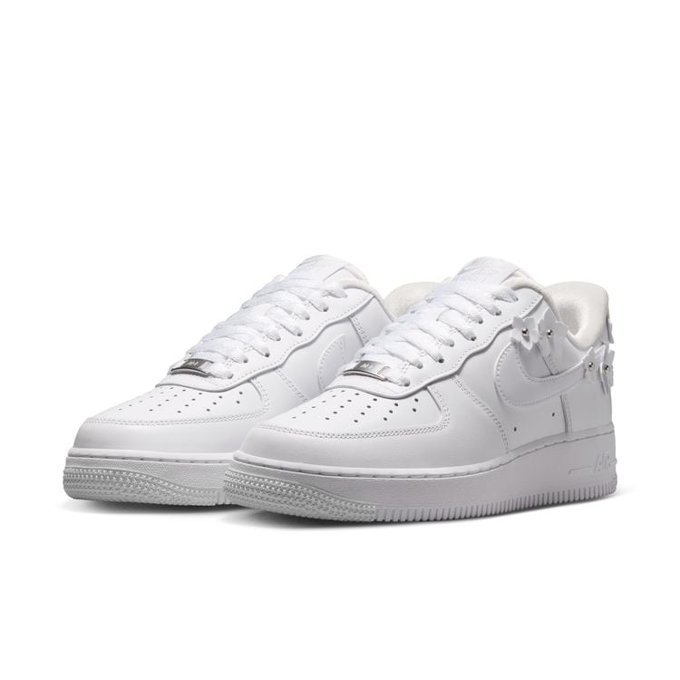 NIKE FA26 NIKE WMNS AIR FORCE 1 '07 ホワイト/ホワイト-ウルフグレー-メタリックシルバー IR8637-100