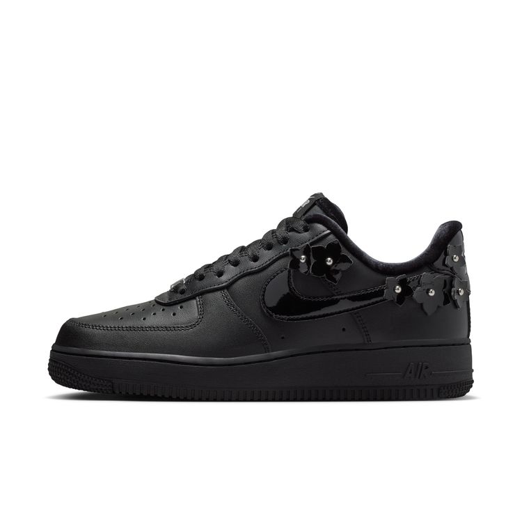 NIKE FA26 NIKE WMNS AIR FORCE 1 '07 ブラック/ブラック-オフノワール-メタリックシルバー IR8637-001