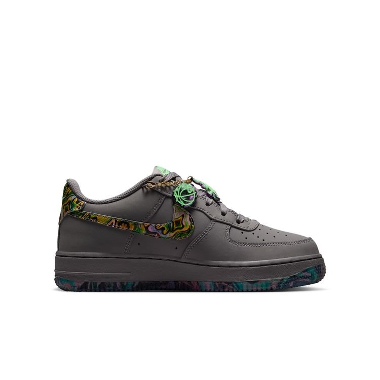 NIKE FA26 NIKE AIR FORCE 1 AOS GS ペンシルポイント/マルチカラー-イリュージョングリーン IO0318-001