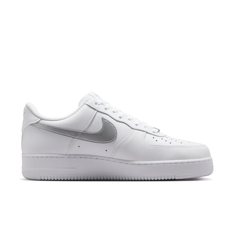 NIKE FA26 NIKE AIR FORCE 1 '07 ホワイト/メタリックシルバー FJ4146-134