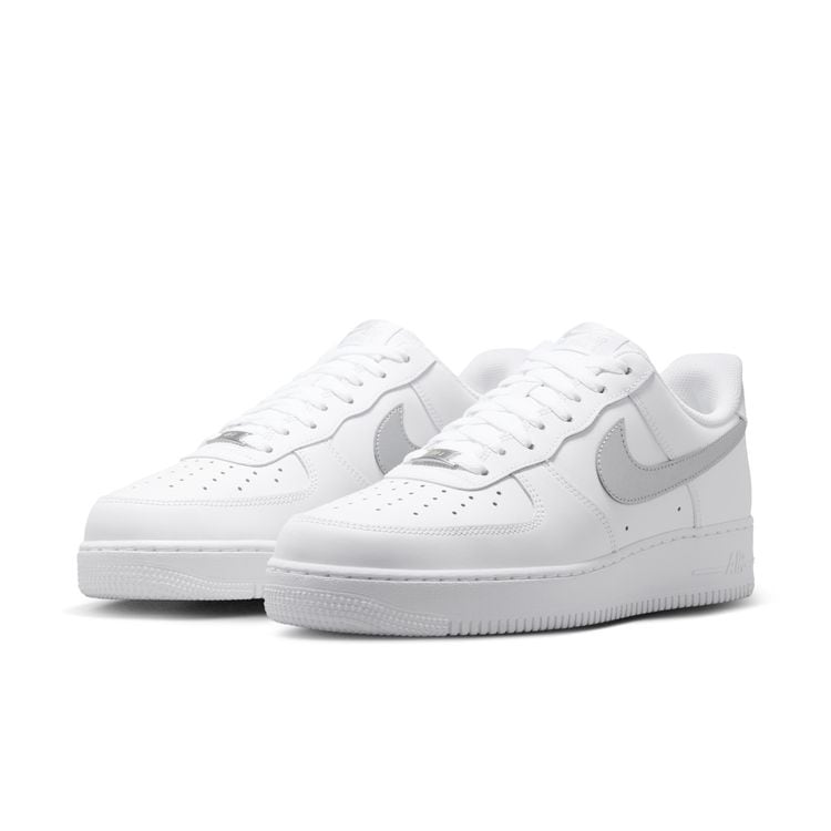 NIKE FA26 NIKE AIR FORCE 1 '07 ホワイト/メタリックシルバー FJ4146-134