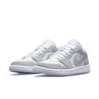 JORDAN BRAND FA26 WMNS AIR JORDAN 1 LOW ホワイト/ウルフグレー-アルミニウム DC0774-105