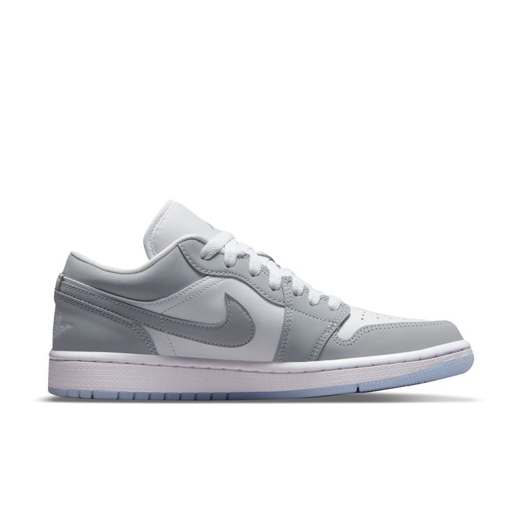 JORDAN BRAND FA26 WMNS AIR JORDAN 1 LOW ホワイト/ウルフグレー-アルミニウム DC0774-105