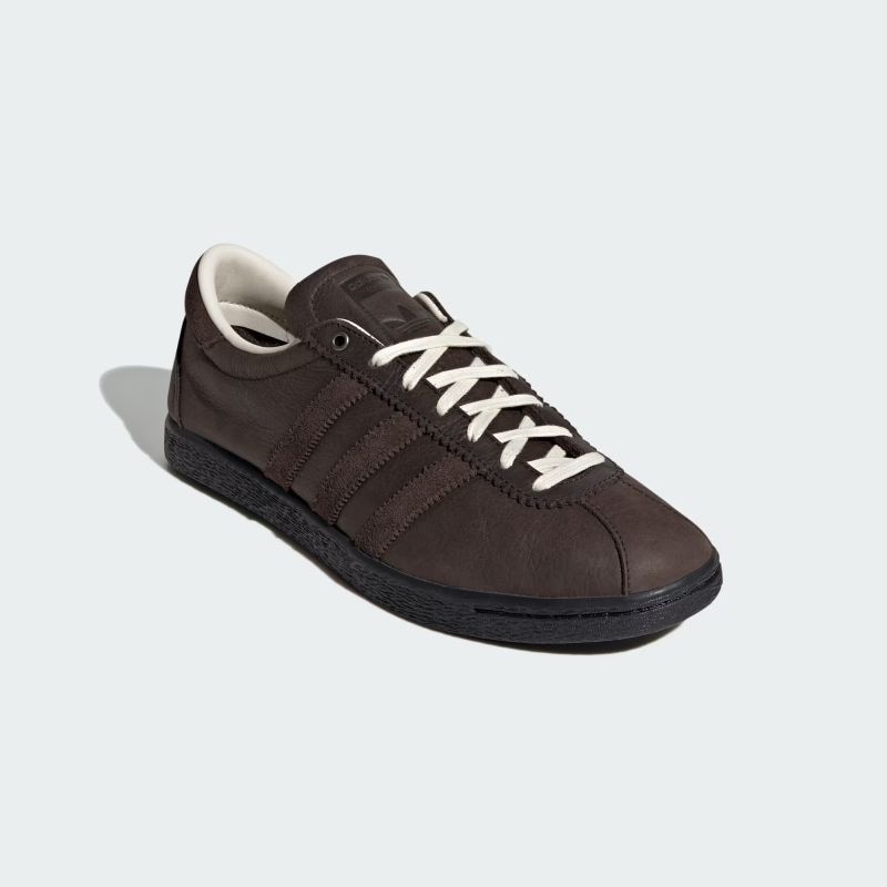 adidas 26Q4 adidas TOBACCO ダークブラウン/オーロラコーヒー/コアブラック KJ4905