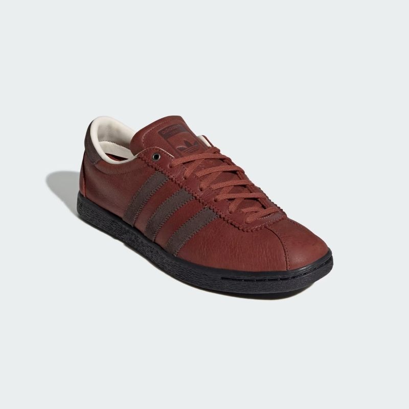 adidas 26Q4 adidas TOBACCO バーントシェンナ/ダークブラウン/コアブラック KJ4906