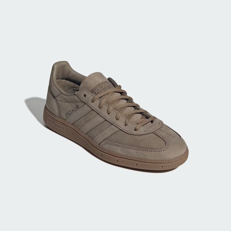 adidas 26Q4 adidas HANDBALL SPEZIAL ブランチブラウン/ブランチブラウン/ガム KJ9852