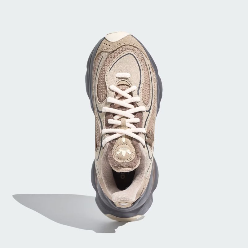 adidas 26Q4 adidas OZVENUZ W ワンダーホワイト/トレースブラウン/クレイ LA3793