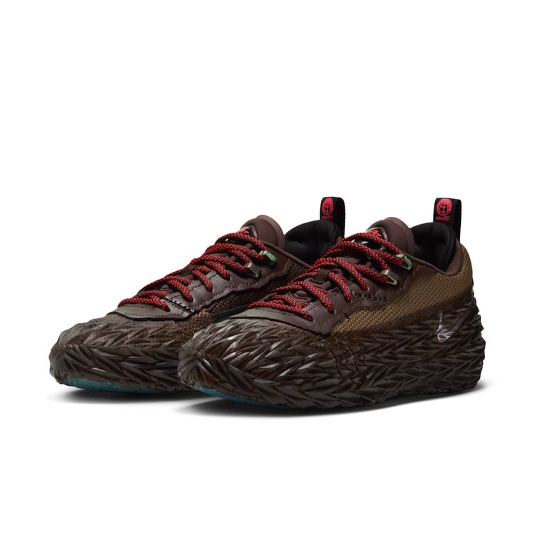 NIKE HO26 10/23 NIKE S.T. CHARGE HALLOWEEN EP トープ/メタリックシルバー-ライトブリティッシュ-バロックブラウン IZ2607-200