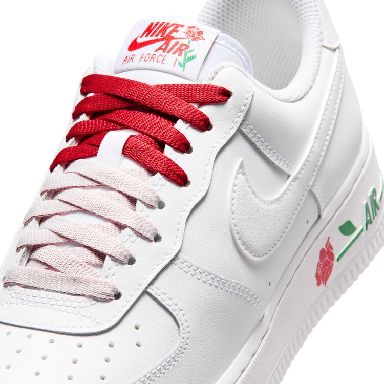 NIKE SU26 NIKE WMNS AIR FORCE 1 '07 SE ホワイト/ホワイト-スポーツレッド-パイングリーン IF0498-100