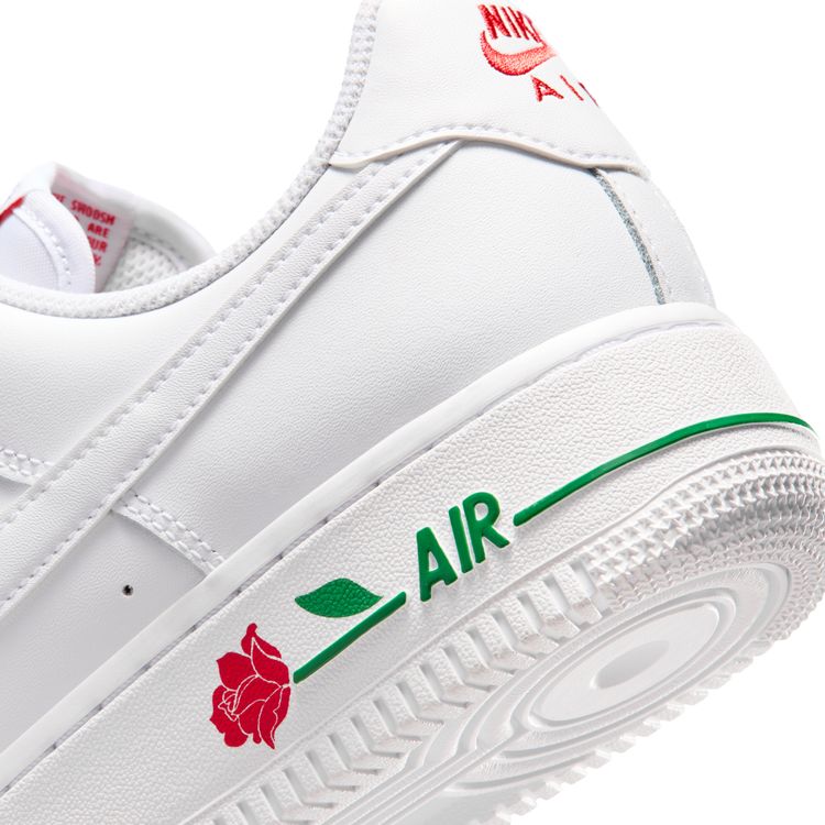 NIKE SU26 NIKE WMNS AIR FORCE 1 '07 SE ホワイト/ホワイト-スポーツレッド-パイングリーン IF0498-100