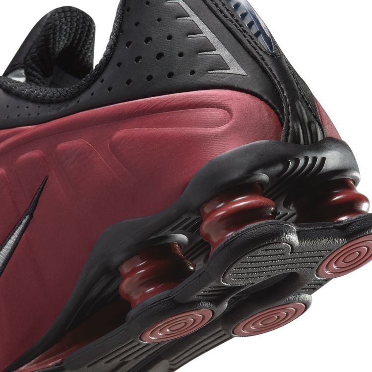 NIKE SP25 NIKE WMNS SHOX R4 レッド NIKE SP25 NIKE WMNS SHOX R4 ブラック/メタリックシルバー