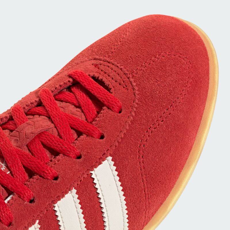 adidas 25Q4 GAZELLE LO PRO W ベタースカーレット/フットウェアホワイト/ガム JR5744