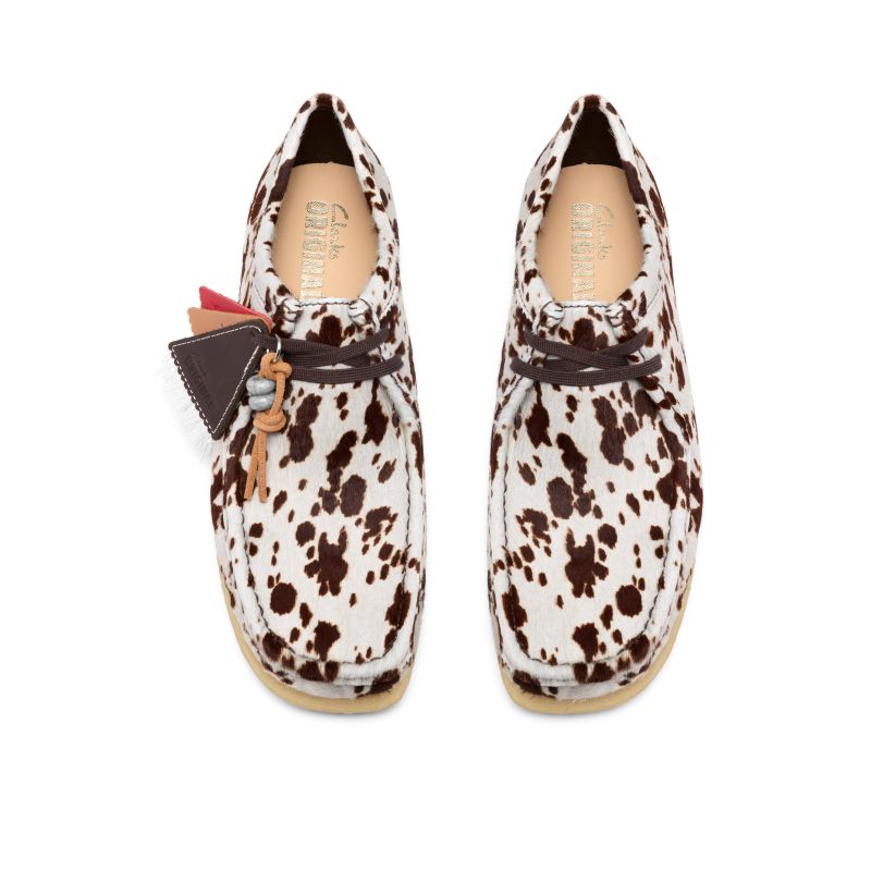 Clarks AW26 M Wallabee Brown Cow Print 26327520