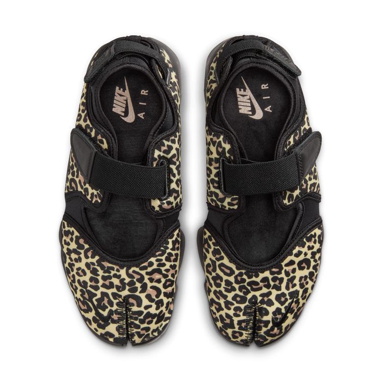 NIKE SU26 NIKE WMNS AIR RIFT ブラック/ヘンプ IR5696-010