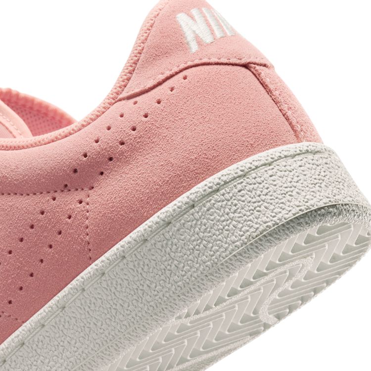 NIKE SU26 NIKE WMNS TENNIS CLASSIC CS アークティックオレンジ/アークティックオレンジ-セイル-ホワイト IQ7388-800
