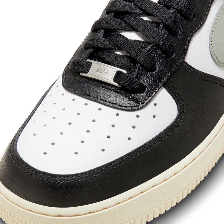 NIKE SP26 NIKE AIR FORCE 1 '07 ホワイト/ライトシルバー-ココナッツミルク-ブラック FQ6848-101