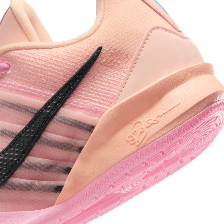 NIKE HO25 12/6 SABRINA 3 EP クリムゾンティント/ブラック-アークティックパンチ HF2882-800