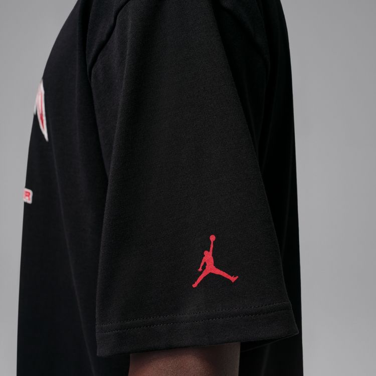 JORDAN BRAND SU26 M J FLT ESS BXY GFX SS CREW ブラック/ユニバーシティレッド IF3121-010