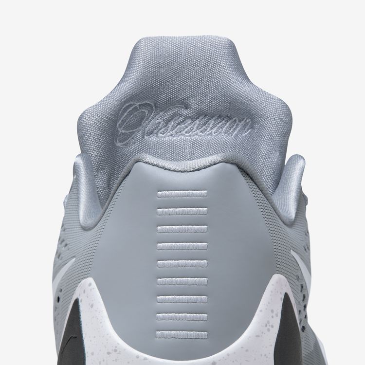 NIKE HO25 11/1 NIKE KOBE 9 ELITE LOW EM PROTRO ウルフグレー/ホワイト-ホワイト IH1401-001