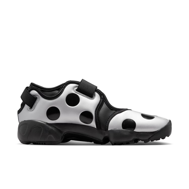 NIKE SU26 NIKE WMNS AIR RIFT ブラック/ブラックメタリックシルバー IR1226-001