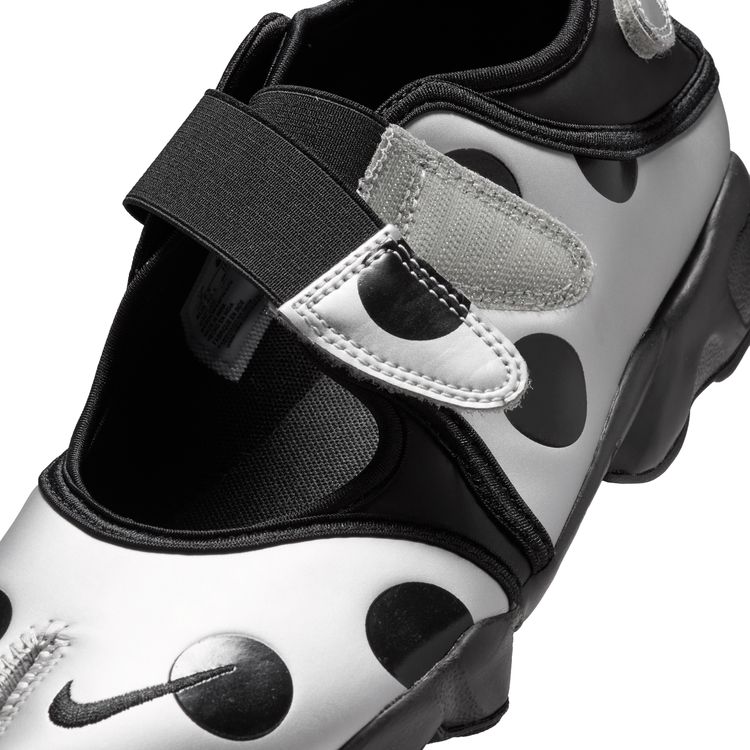 NIKE SU26 NIKE WMNS AIR RIFT ブラック/ブラックメタリックシルバー IR1226-001