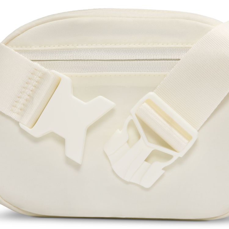 NIKE SP26 NIKE AURA WAISTPACK セイル/セイル/ライトトランスプリントゴールド HM6120-133