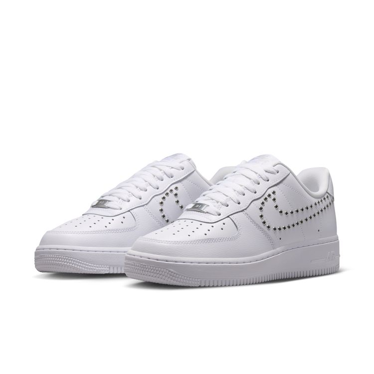NIKE FA26 NIKE AIR FORCE 1 '07 LV8 ホワイト/メタリックシルバー
