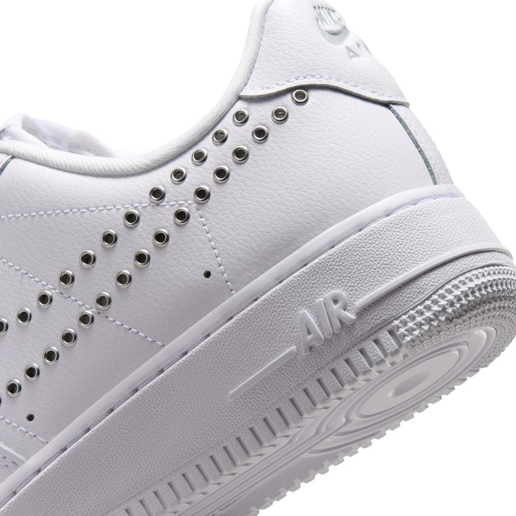 NIKE FA26 NIKE AIR FORCE 1 '07 LV8 ホワイト/メタリックシルバー