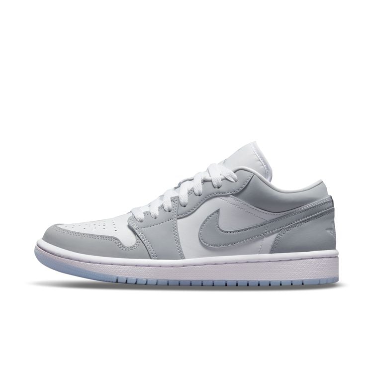JORDAN BRAND C/O WMNS AIR JORDAN 1 LOW ホワイト/ウルフグレー-アルミニウム DC0774-105