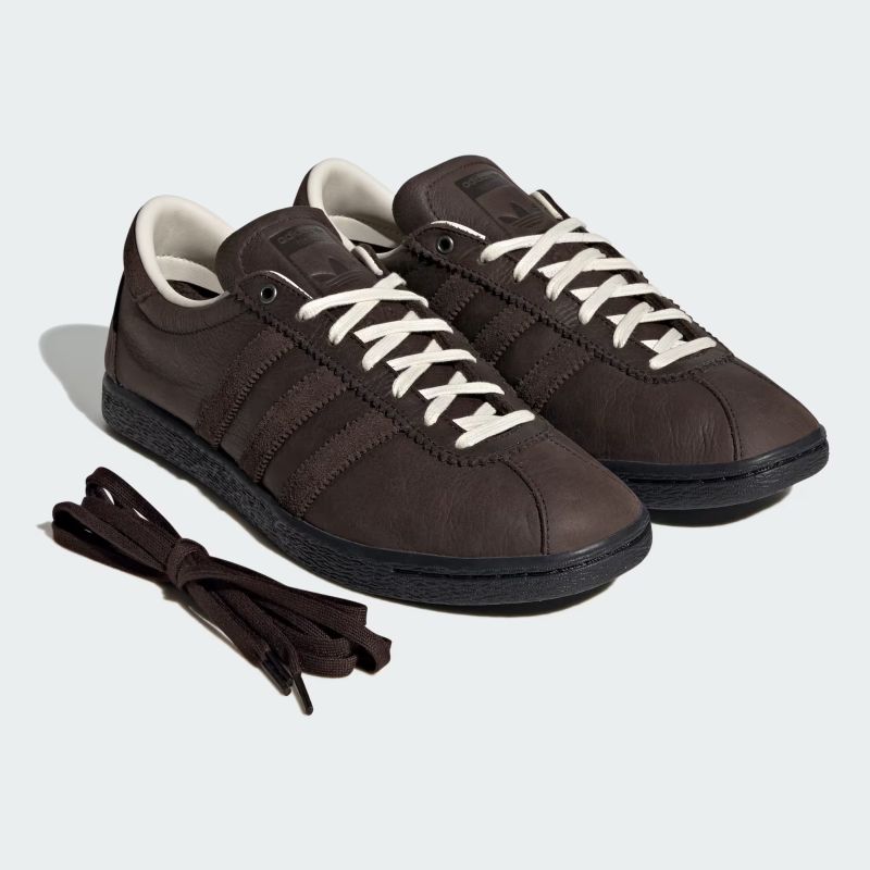 adidas 26Q4 adidas TOBACCO ダークブラウン/オーロラコーヒー/コアブラック KJ4905