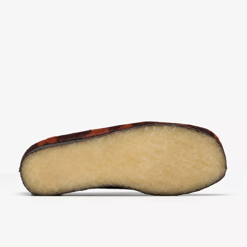 Clarks AW25 W Wallabee. Brown Cow Print 26183072