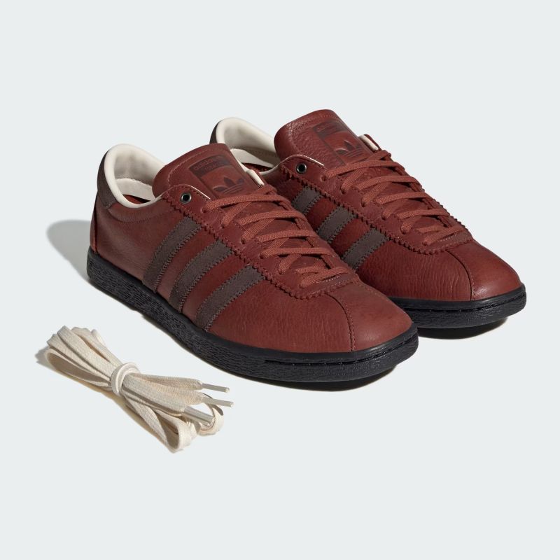 adidas 26Q4 adidas TOBACCO バーントシェンナ/ダークブラウン/コアブラック KJ4906